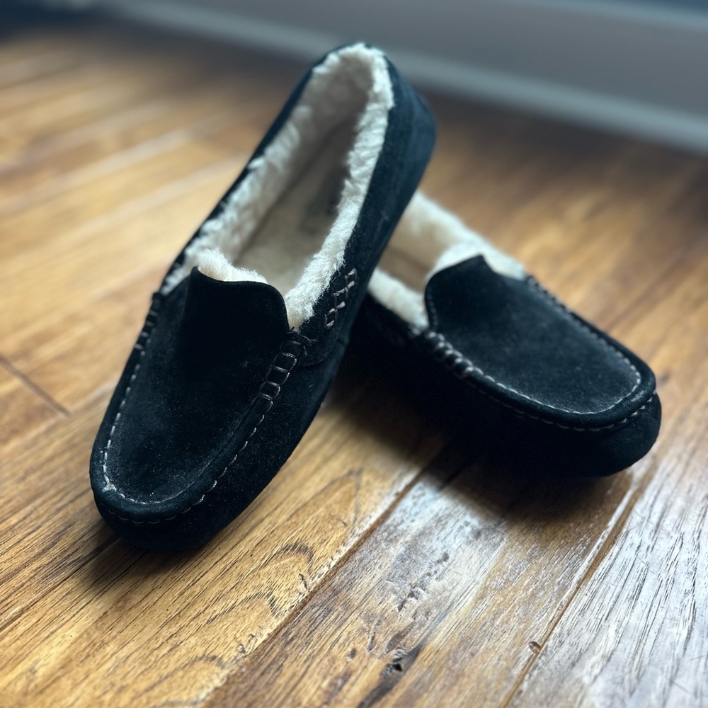 UGG® Black Ansley 7